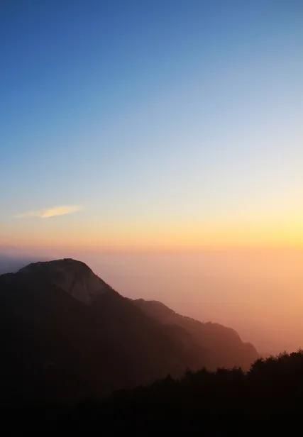 泰山日出图片 实拍(泰山日出图片 清晨 唯美)