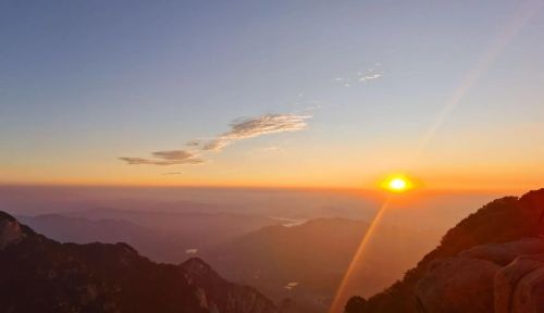 泰山日出图片 实拍(泰山日出图片 清晨 唯美)