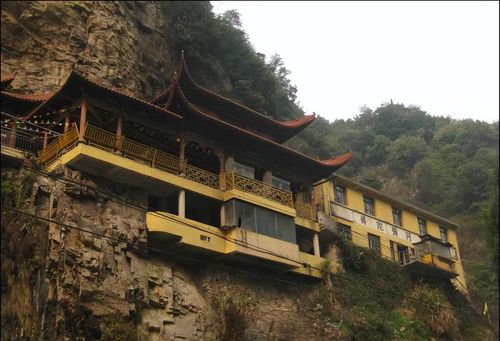 临海悬空寺在哪里(台州悬空寺)