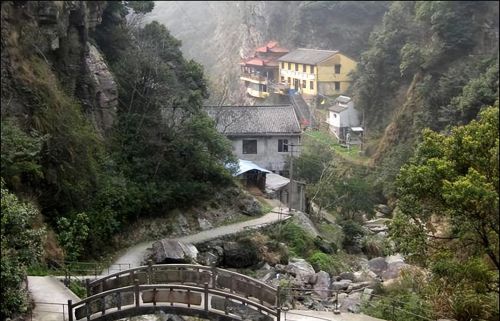 临海悬空寺在哪里(台州悬空寺)