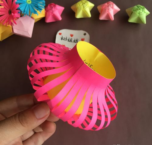 装饰折纸:3款简单的灯笼折法,适合3岁以上幼儿的玩具(儿童简单折灯笼)