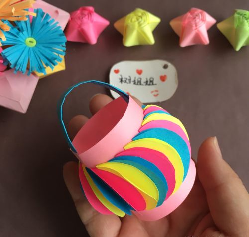 装饰折纸:3款简单的灯笼折法,适合3岁以上幼儿的玩具(儿童简单折灯笼)