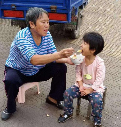 想要孩子有出息,妈妈一定要让孩子做到这6点(要求孩子)