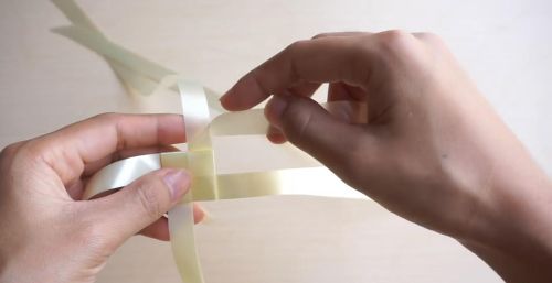 手工编织系列，带你学习如何用彩带制作精美的礼品盒（图解）
