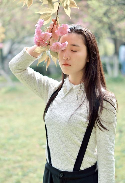 春天桃花园里桃花艳指什么(春天桃花园里桃花艳艳的句子)