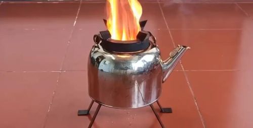 农村家用烧柴火水壶使用方法(用柴火烧水的水壶)