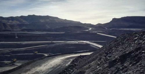 贺兰山煤层自燃:每年损失10亿(贺兰山煤层自燃灭了吗)