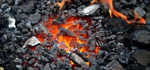 贺兰山煤层自燃:每年损失10亿(贺兰山煤层自燃灭了吗)