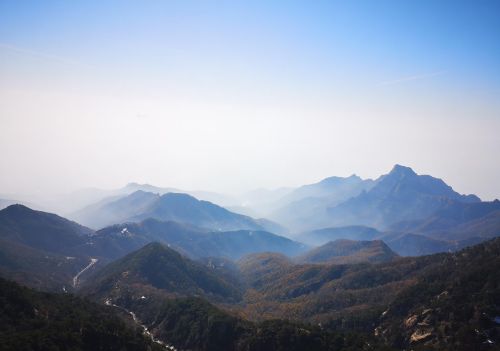 登泰山之巅一览众山小下一句该怎么写(登泰山之巅一览众山小)