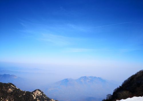 登泰山之巅一览众山小下一句该怎么写(登泰山之巅一览众山小)