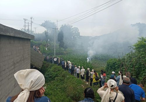 千斤重担在肩(千斤重担在身)