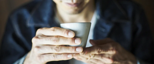 一杯清茶洗尘心(一杯清茶洗尘心的含义)