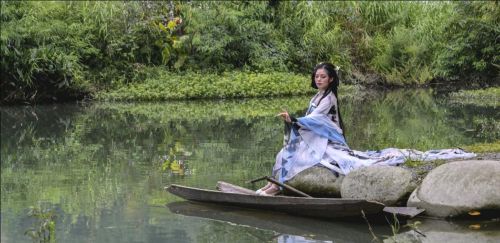 春天的小雨AABB词语(春天的小雨滴滴答答还是嘀嘀嗒嗒)