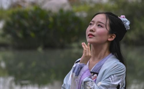 春天的小雨AABB词语(春天的小雨滴滴答答还是嘀嘀嗒嗒)