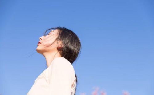 男朋友结婚了 新娘却不是我的说说(男朋友结婚了新娘却不是我下一句是什么)