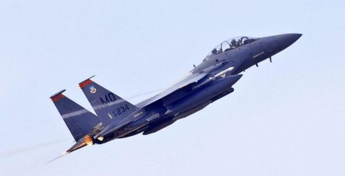 双引擎、全天候、高机动性空中优势重型F-15鹰式战斗机