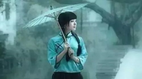 屋檐下听雨是什么意思?(屋檐下听雨的诗句)