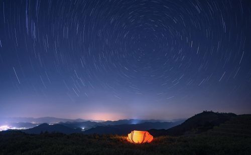 想来一场说走就走的旅行的说说,我带上你(赴一场说走就走的旅行)