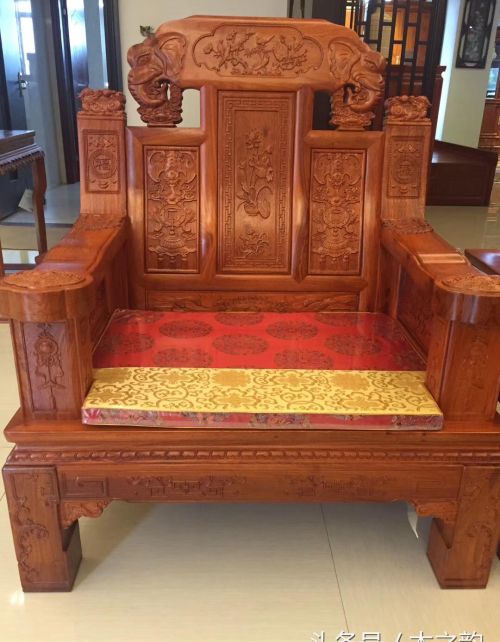 缅甸花梨木沙发：大款象头如意沙发，重要的是要有虎皮纹