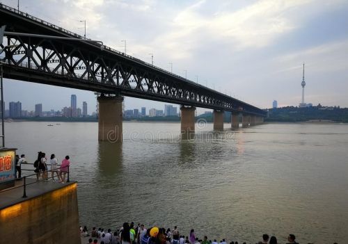 武汉长江上几座大桥(武汉14座长江大桥的名称)