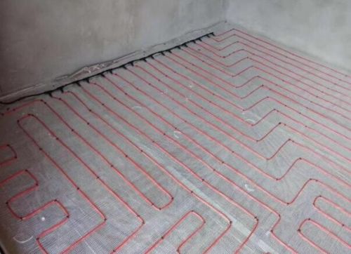 地暖铺木地板好还是瓷砖好？哪个更适合地暖使用？