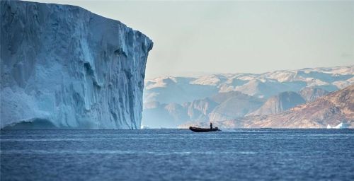 格陵兰海属于北冰洋吗(格陵兰岛位于北冰洋与什么之间)