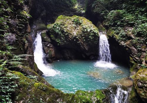 重庆周边旅游必去十大景点推荐(重庆周边热门旅游景点)