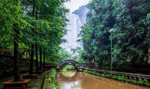 重庆周边旅游必去十大景点推荐(重庆周边热门旅游景点)