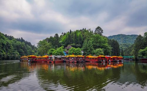 重庆周边旅游必去十大景点推荐(重庆周边热门旅游景点)