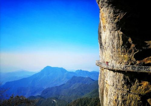 重庆周边旅游必去十大景点推荐(重庆周边热门旅游景点)