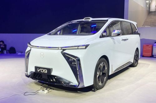 国产又一重量级MPV，合创V09实车亮相，7座，侧滑门，续航750km