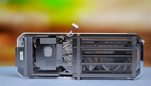 通体白色高颜值！铭瑄RTX 4070 iCraft OS12G瑷珈显卡图赏