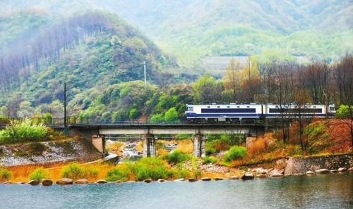 陕西有一趟适合旅行的绿皮慢火车，最低票价4元，沿途风景很美