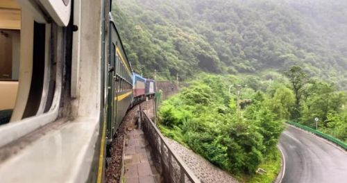 陕西有一趟适合旅行的绿皮慢火车，最低票价4元，沿途风景很美