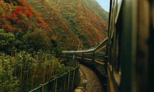 陕西有一趟适合旅行的绿皮慢火车，最低票价4元，沿途风景很美