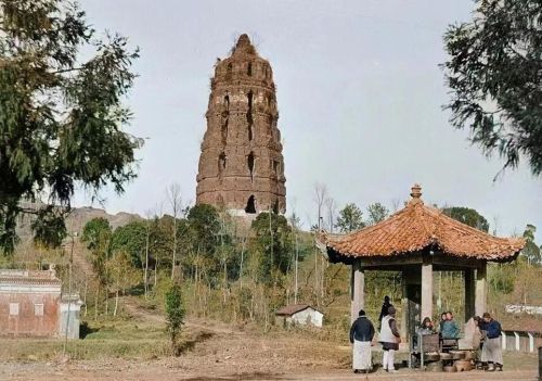 真实老照片：1919年的雷峰塔