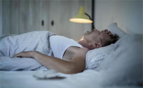午睡可能影响寿命？医生提醒：人到中老年，午睡“三不要”得牢记