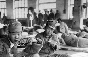 人是铁，饭是钢：三餐喝稀粥的抗日军队，口粮让人心酸