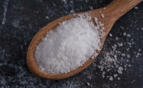 买食用盐，挑”精盐“还是”海盐“？区别很大，别再搞错了
