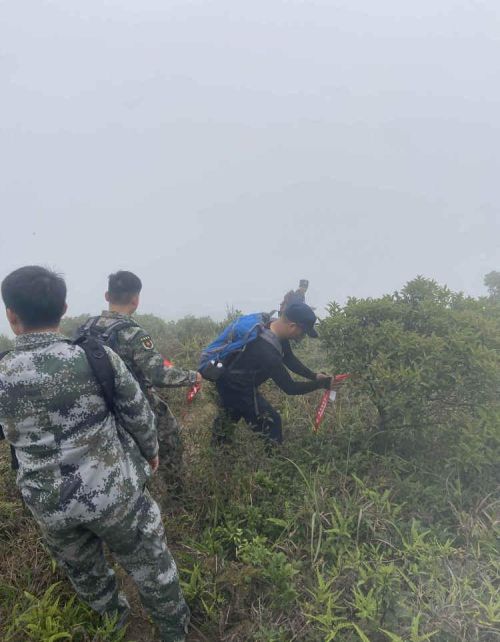 2000余条安全“红丝带”飘扬南澳山海间，创新之举破解山地救援定位难