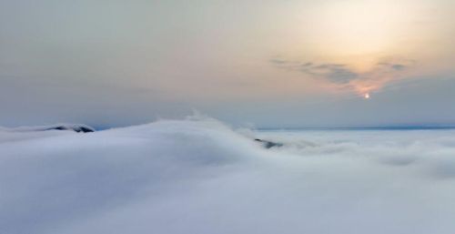 九华山：山峦叠嶂千峰里，云烟深处雾茫茫