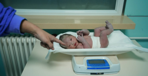孩子出生时“几斤几两”，暗示智商的高低？医生：最佳标准在这里