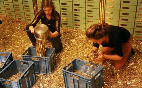 央行大举买入500亿元人民币黄金，美国却拒绝放行，到底怕什么？