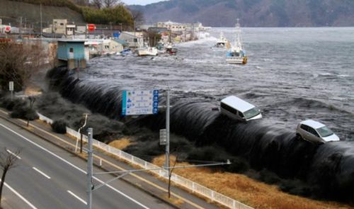 如果日本沉没，1.26亿灾民何去何从？我国该接收难民吗