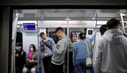 北京轨道交通已取消口罩要求，时隔近两年客流量重回1200万人次