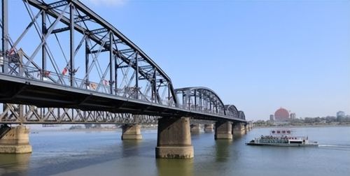 我国出资22亿，修建的中朝鸭绿江大桥，为何快9年了还未成功通车