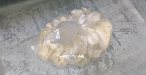 饺子包好不可直接放冰箱，学会这个保存方法，饺子再煮都不会坏