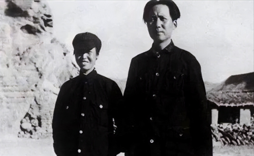 四人帮被捕后，组织问贺子珍有何需要，她说出藏了30多年的愿望