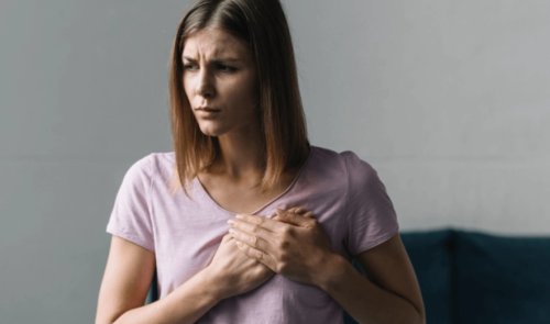 女性的坏情绪都印在乳房上，这3种伤害乳房健康的行为赶紧停止！