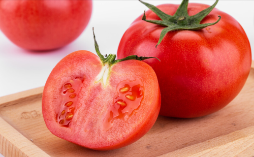 西红柿烂了是个宝，千万不要随便扔掉！想不到烂西红柿这么厉害？